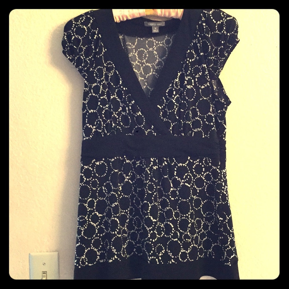 Apt 9 Women’s Size M Stretch Classy V-neck T-shirt